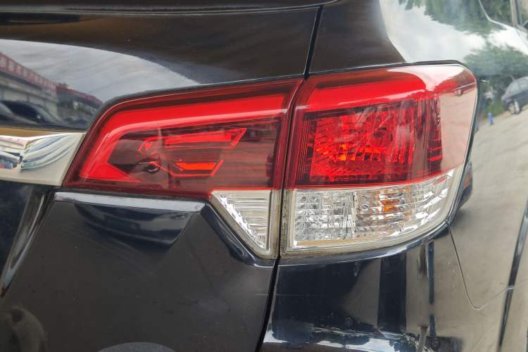 Used Nissan Terra 2018 2.5L Automatic 2WD Luxury Edition Right Rear Taillight