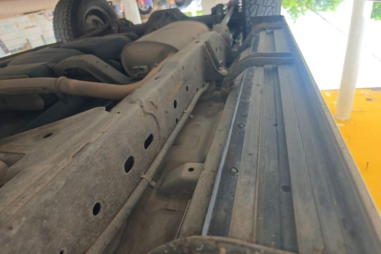 Used Nissan Terra 2018 2.5L Automatic 2WD Luxury Edition Right Side Sill