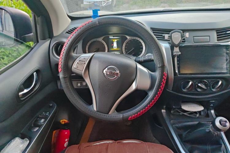 Used Nissan Terra 2018 2.5L Manual Two-Wheel Drive Elite Edition Steering Wheel