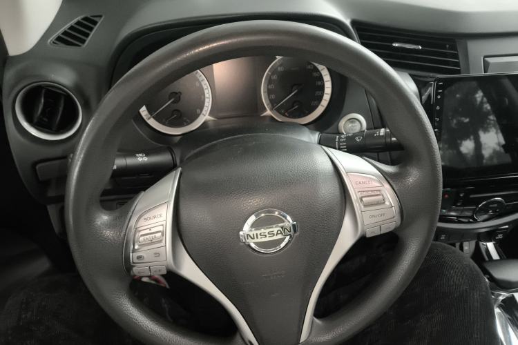 Used Nissan Terra 2018 2.5L Automatic 4x4 Luxury Edition Steering Wheel