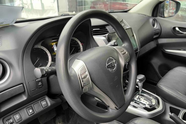 Used Nissan Terra 2018 2.5L Automatic 4x4 Luxury Edition Steering Wheel