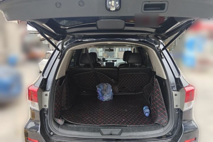 Used Nissan Terra 2018 2.5L Automatic 2WD Luxury Edition Trunk