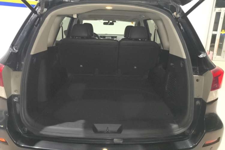 Used Nissan Terra 2018 2.5L Automatic 2WD Luxury Edition Trunk
