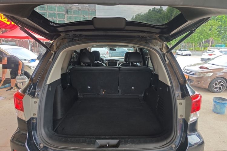 Used Nissan Terra 2018 2.5L Automatic 2WD Luxury Edition Trunk