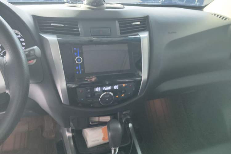 Used Nissan Terra 2018 2.5L Automatic 2WD Luxury Edition Audio And AC Panel