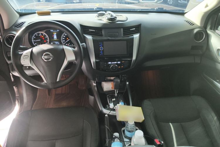 Used Nissan Terra 2018 2.5L Automatic 2WD Luxury Edition Center Console