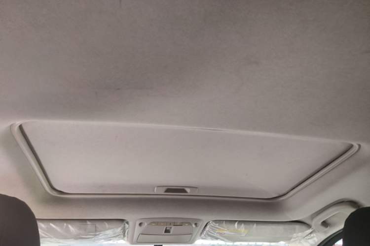 Used Nissan Terra 2018 2.5L Automatic 2WD Luxury Edition Headliner