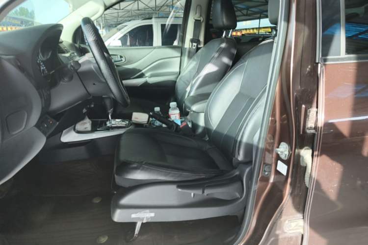 Used Nissan Terra 2018 2.5L Automatic 2WD Luxury Edition Left Front Seat