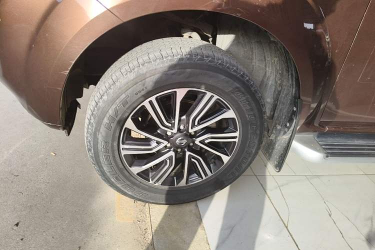 Used Nissan Terra 2018 2.5L Automatic 2WD Luxury Edition Left Front Wheel Hub