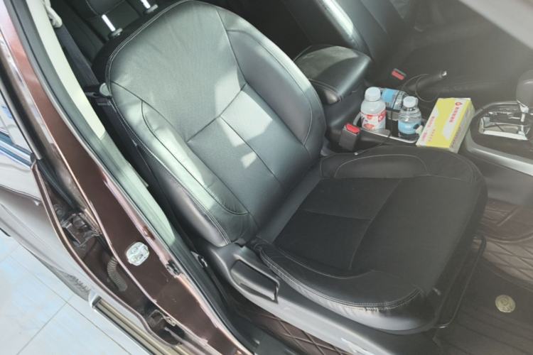 Used Nissan Terra 2018 2.5L Automatic 2WD Luxury Edition Right Front Seat