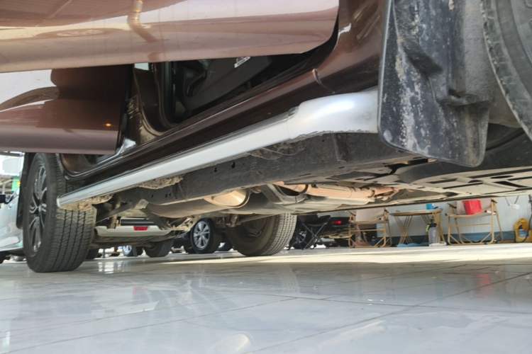 Used Nissan Terra 2018 2.5L Automatic 2WD Luxury Edition Right Side Sill