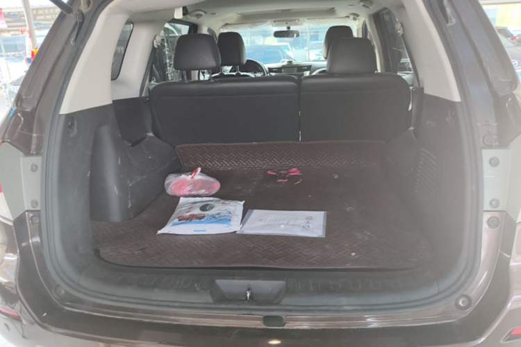 Used Nissan Terra 2018 2.5L Automatic 2WD Luxury Edition Trunk