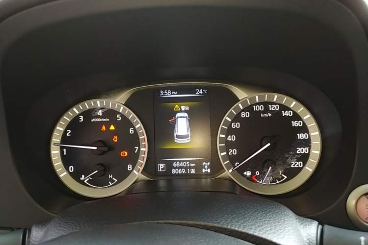 Used Nissan Terra 2018 2.5L Automatic 4x4 Luxury Edition Instrument Cluster
