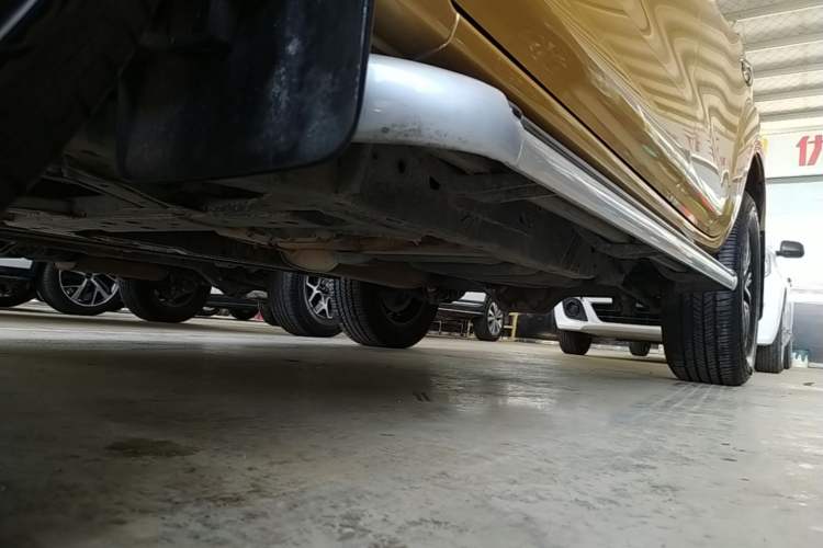 Used Nissan Terra 2018 2.5L Automatic 4x4 Luxury Edition Left Side Sill