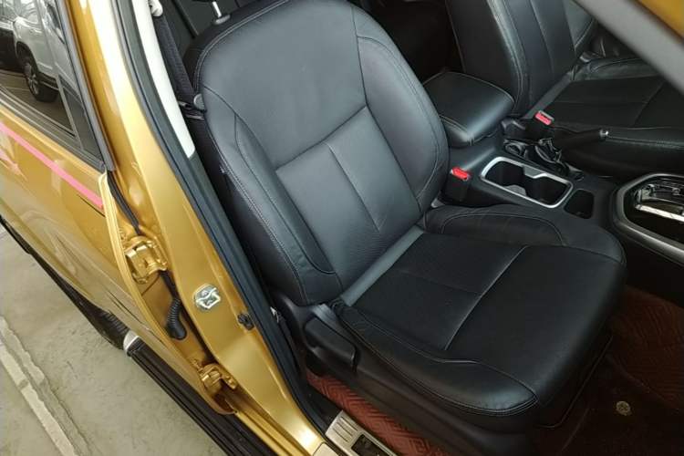 Used Nissan Terra 2018 2.5L Automatic 4x4 Luxury Edition Right Front Seat