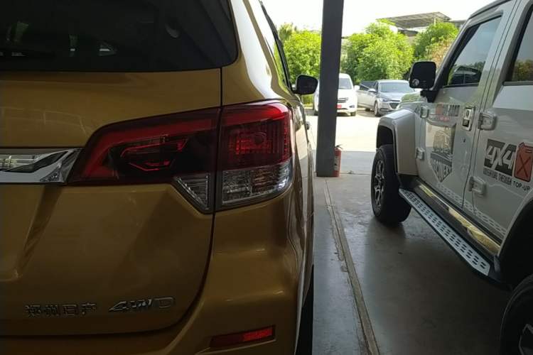 Used Nissan Terra 2018 2.5L Automatic 4x4 Luxury Edition Right Rear Taillight