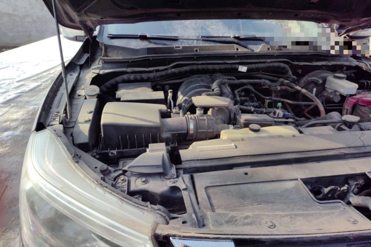 Used Nissan Terra 2018 2.5L Automatic 2WD Luxury Edition Engine Bay Right