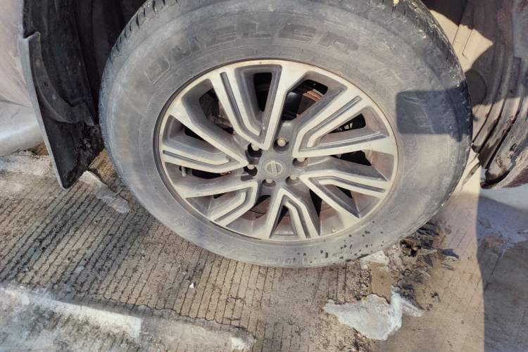 Used Nissan Terra 2018 2.5L Automatic 2WD Luxury Edition Right Front Wheel Hub
