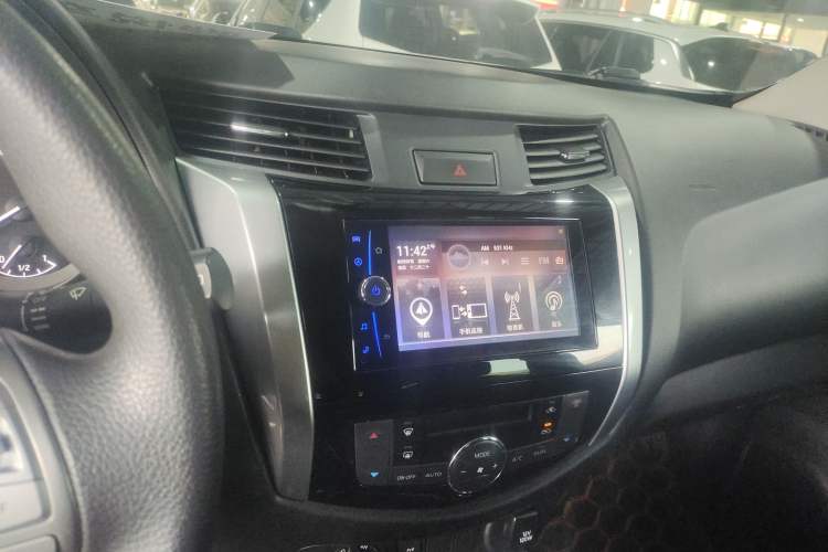 Used Nissan Terra 2018 2.5L Automatic 4x4 Luxury Edition Audio And AC Panel