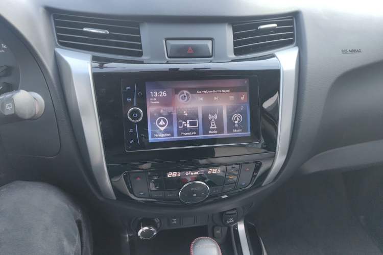 Used Nissan Terra 2018 2.5L Automatic 4x4 Luxury Edition Audio And AC Panel