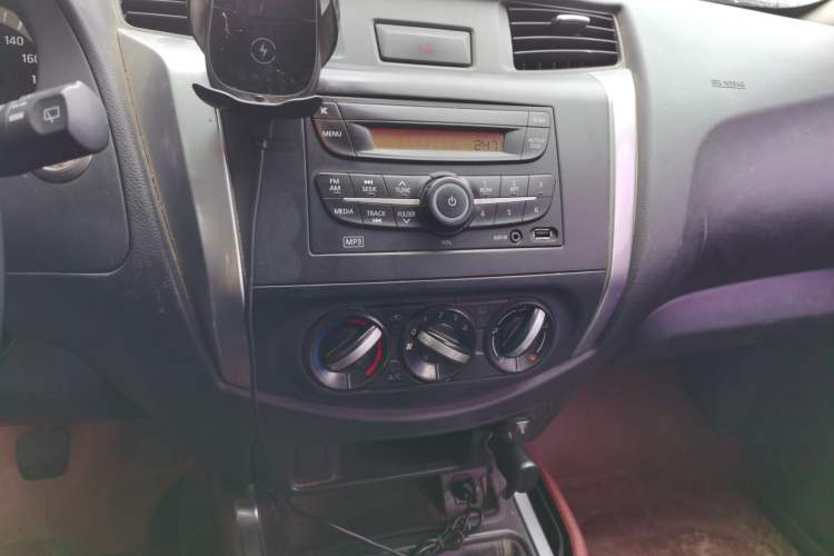 Used Nissan Terra 2018 2.5L Manual Two-Wheel Drive Elite Edition Audio And AC Panel