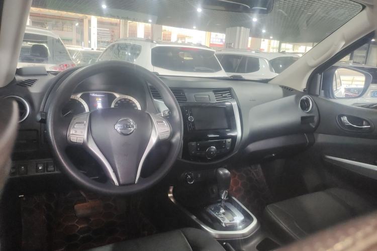 Used Nissan Terra 2018 2.5L Automatic 4x4 Luxury Edition Center Console