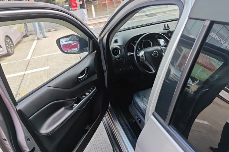 Used Nissan Terra 2018 2.5L Automatic 2WD Smart Enjoyment Version Driver Seat