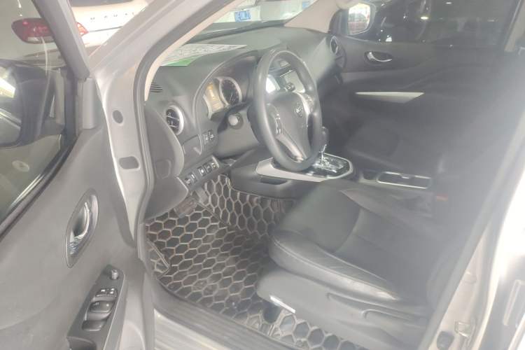 Used Nissan Terra 2018 2.5L Automatic 4x4 Luxury Edition Driver Seat