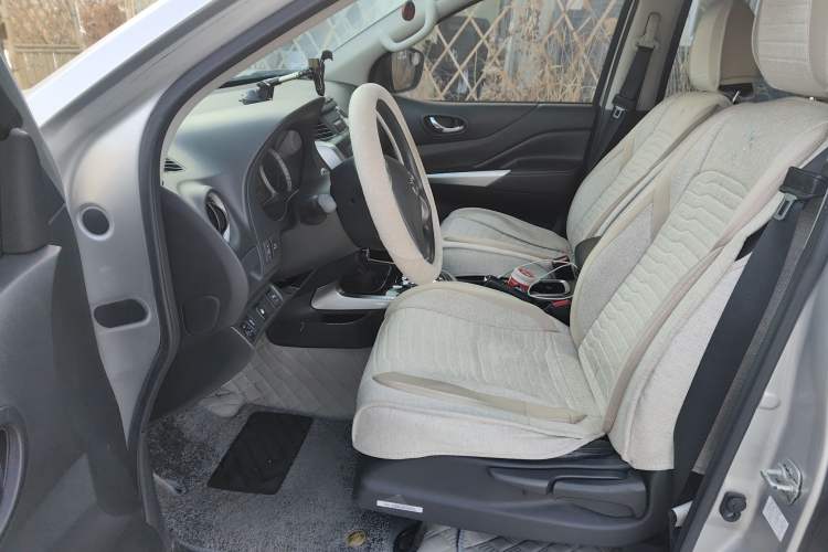 Used Nissan Terra 2018 2.5L Automatic 4x4 Luxury Edition Driver Seat