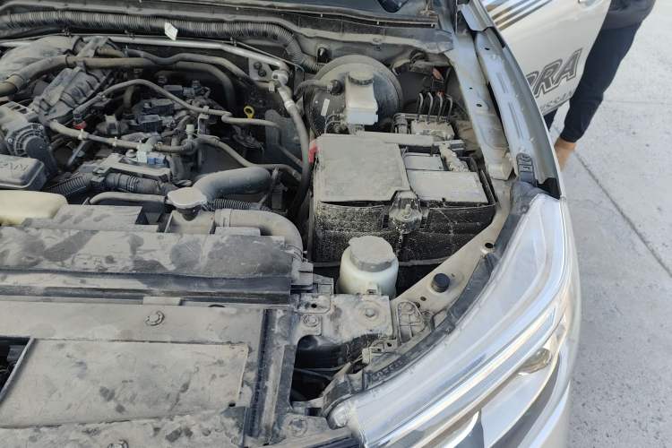 Used Nissan Terra 2018 2.5L Automatic 4x4 Luxury Edition Engine Bay Left