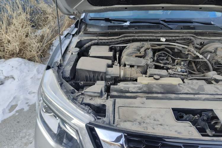 Used Nissan Terra 2018 2.5L Automatic 4x4 Luxury Edition Engine Bay Right