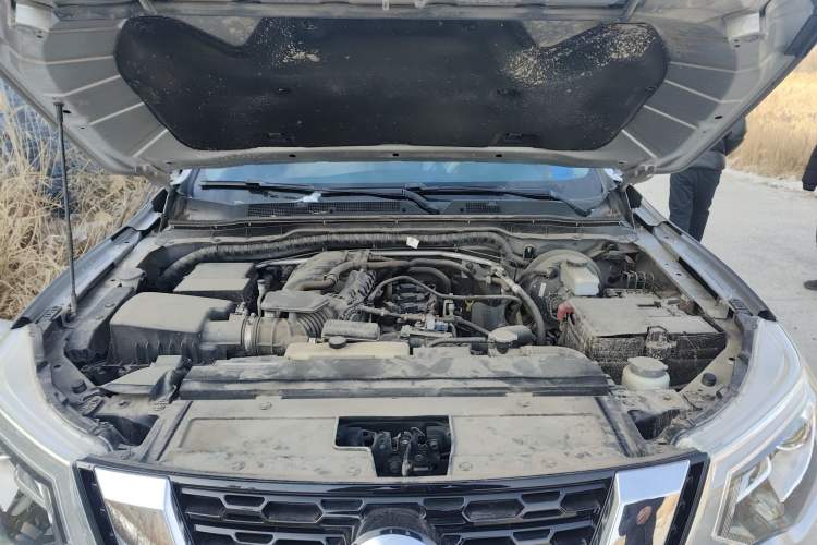 Used Nissan Terra 2018 2.5L Automatic 4x4 Luxury Edition Engine Bay