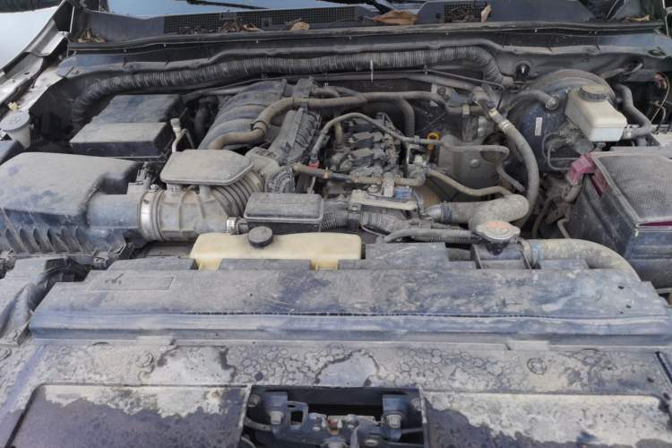 Used Nissan Terra 2018 2.5L Manual Two-Wheel Drive Elite Edition Engine Bay