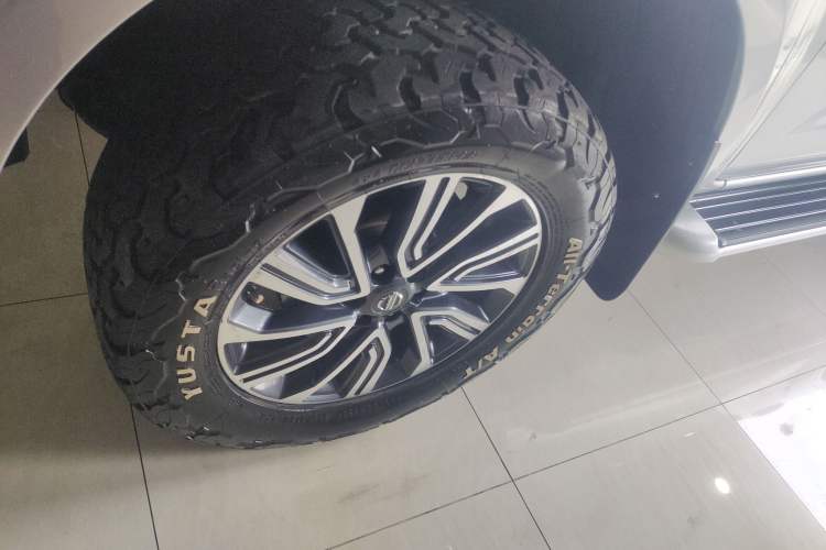 Used Nissan Terra 2018 2.5L Automatic 4x4 Luxury Edition Exterior 4