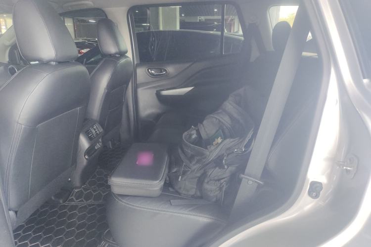Used Nissan Terra 2018 2.5L Automatic 4x4 Luxury Edition Left Rear Seat