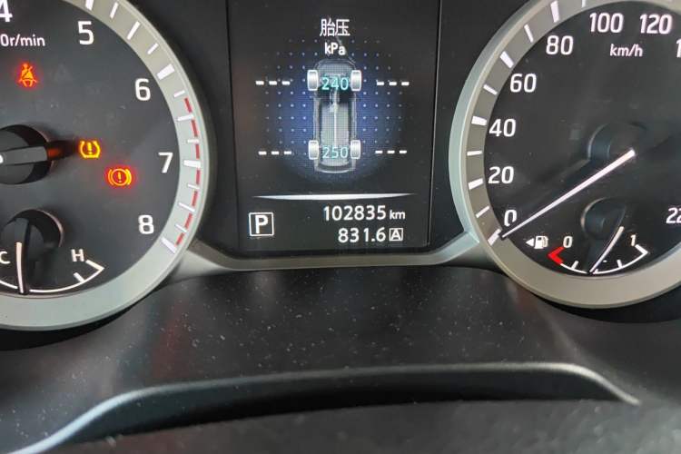 Used Nissan Terra 2018 2.5L Automatic 2WD Smart Enjoyment Version Odometer Close Up