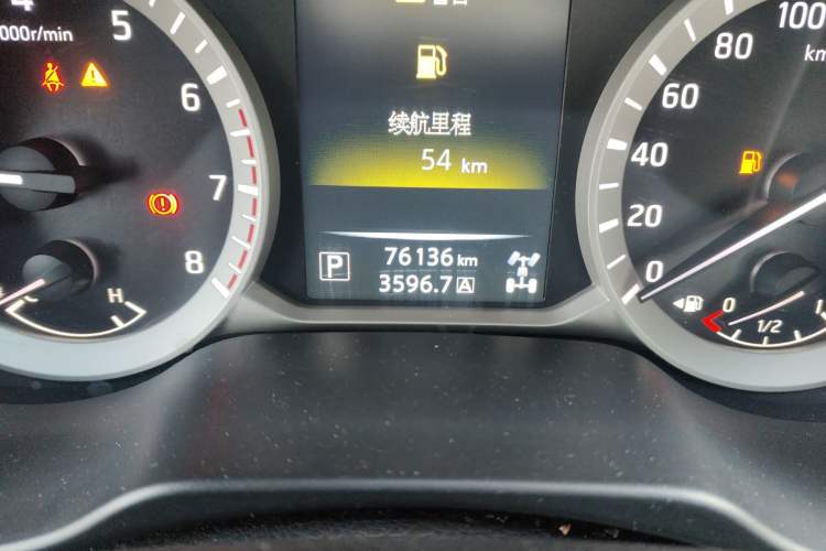 Used Nissan Terra 2018 2.5L Automatic 4x4 Luxury Edition Odometer Close Up