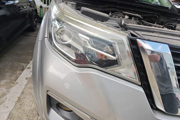 Used Nissan Terra 2018 2.5L Automatic 2WD Smart Enjoyment Version Right Front Headlight