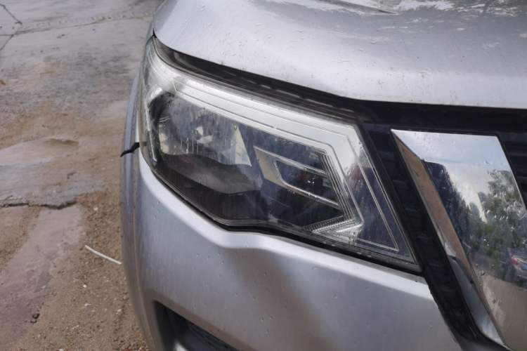 Used Nissan Terra 2018 2.5L Manual Two-Wheel Drive Elite Edition Right Front Headlight