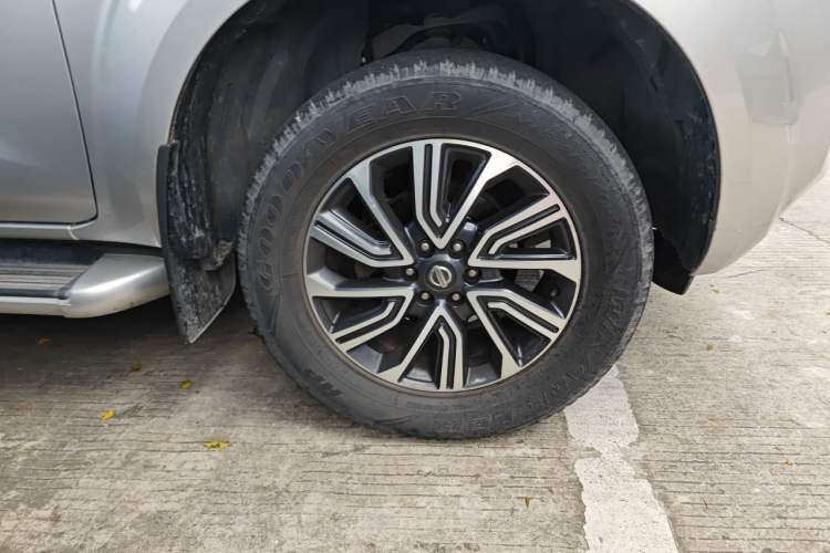 Used Nissan Terra 2018 2.5L Automatic 2WD Smart Enjoyment Version Right Front Wheel Hub