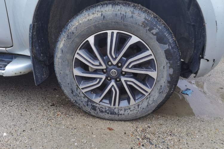 Used Nissan Terra 2018 2.5L Manual Two-Wheel Drive Elite Edition Right Front Wheel Hub