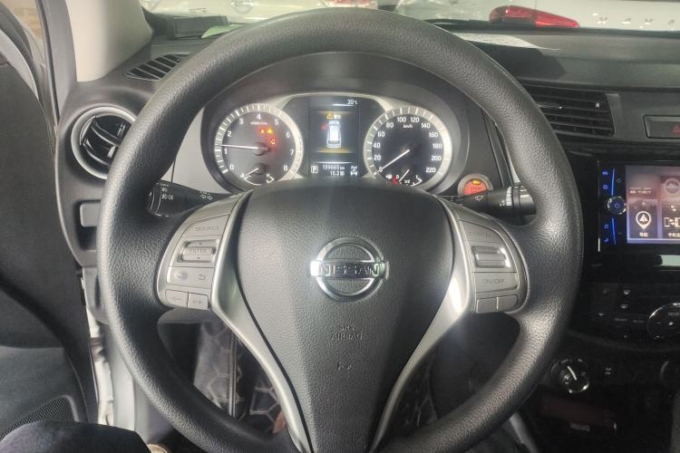 Used Nissan Terra 2018 2.5L Automatic 4x4 Luxury Edition Steering Wheel