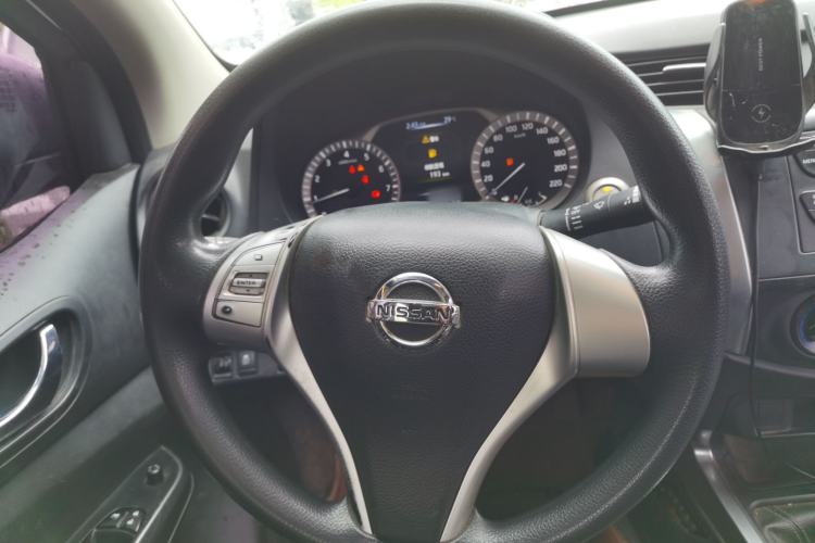 Used Nissan Terra 2018 2.5L Manual Two-Wheel Drive Elite Edition Steering Wheel