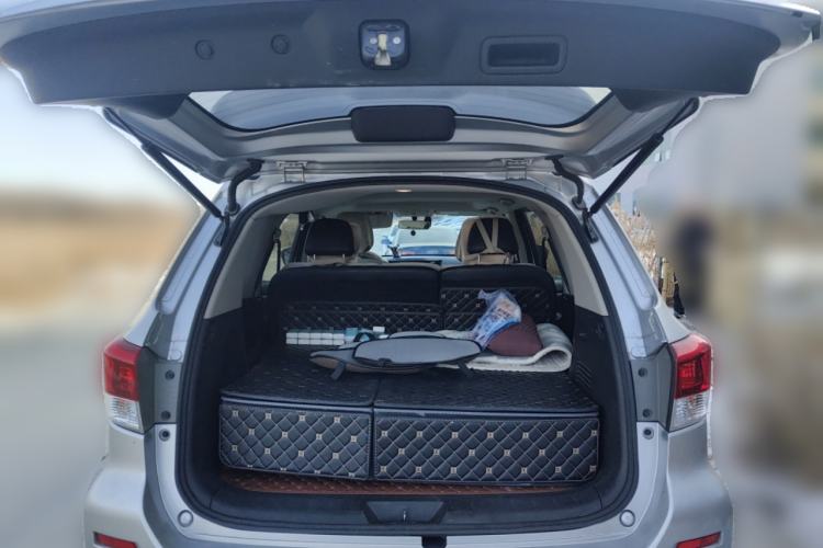 Used Nissan Terra 2018 2.5L Automatic 4x4 Luxury Edition Trunk