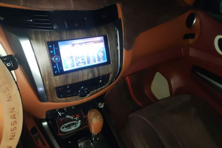 Used Nissan Terra 2018 2.5L Automatic 4x4 Luxury Edition Audio And AC Panel