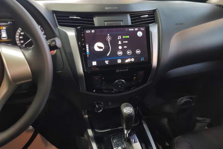 Used Nissan Terra 2018 2.5L Automatic 4x4 Luxury Edition Audio And AC Panel