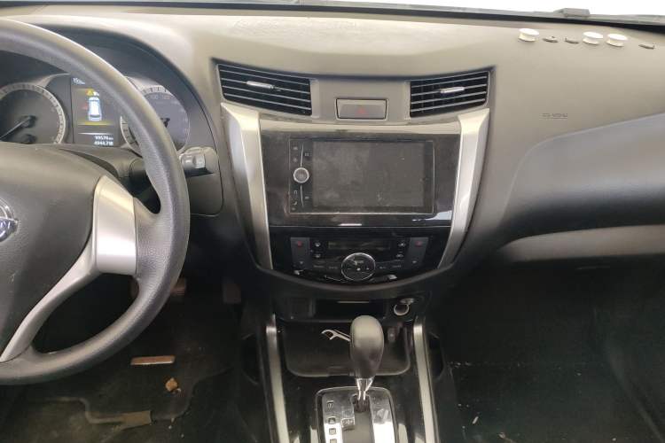 Used Nissan Terra 2018 2.5L Automatic 2WD Luxury Edition Audio And AC Panel
