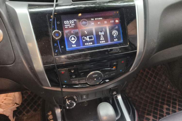 Used Nissan Terra 2018 2.5L Automatic 4x4 Luxury Edition Audio And AC Panel
