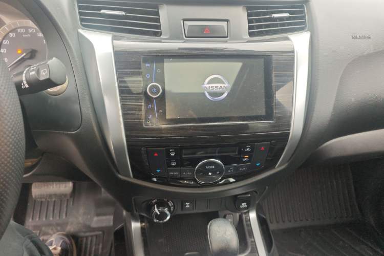 Used Nissan Terra 2018 2.5L Automatic 4x4 Flagship Edition Audio And AC Panel