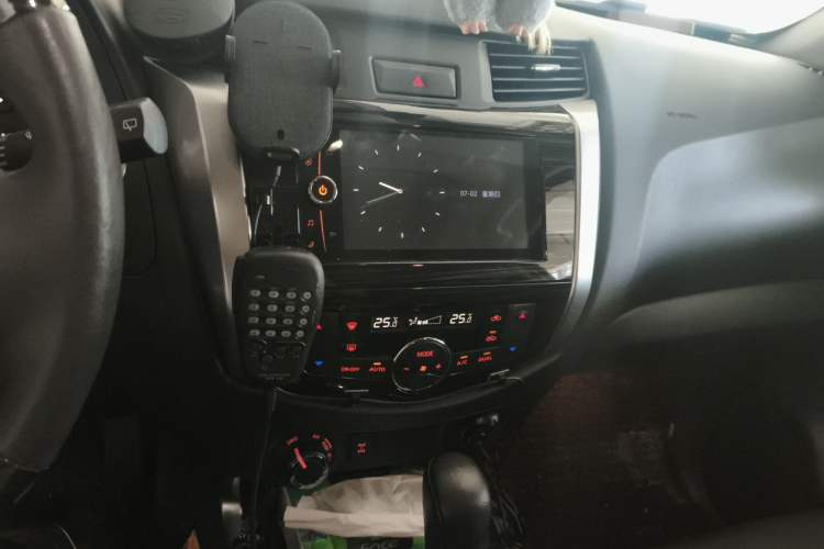 Used Nissan Terra 2018 2.5L Automatic 4x4 Flagship Edition Audio And AC Panel